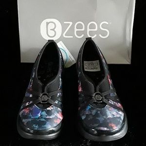 Bzees womens 8 1/2 m slip on shoes